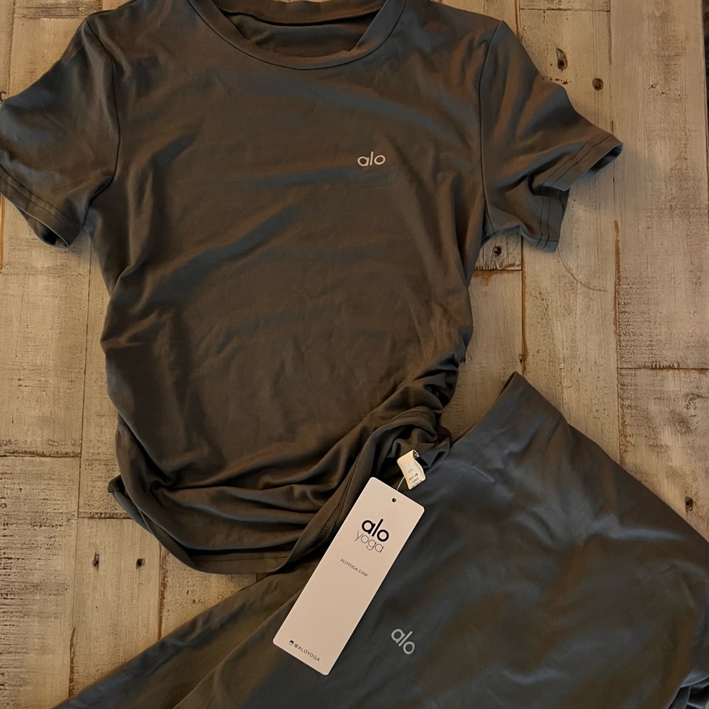 ALO Yoga Charcoal Tee and Sweats Set